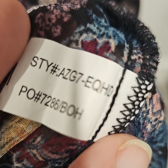 Black, Red, Blue, And White Floral Lace Sheer Kimono Style Vest - Picture 2 of 8